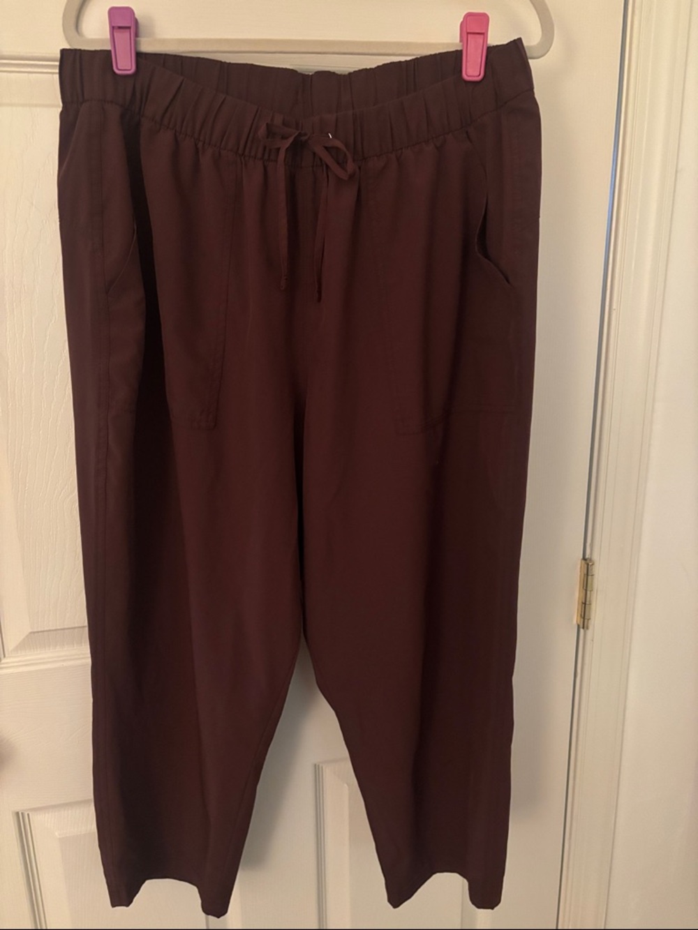 Old Navy Women’s Drawstring Cropped Stretch Joggers in Deep Maroon